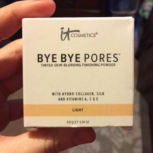 It Cosmetics Bye Bye pores finishing powder